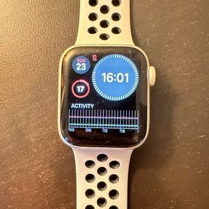 Series 4 Nike 40mm Aluminum Apple Watch